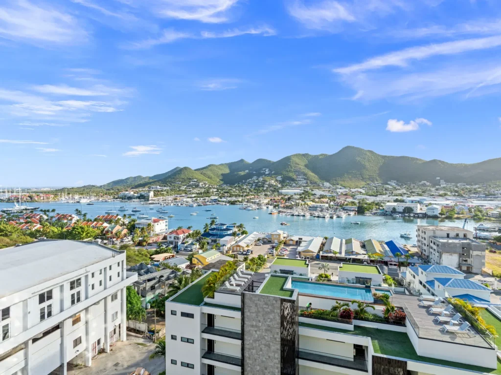 Vue sur le lagon et la marina de Simpson Bay Sint Maarten