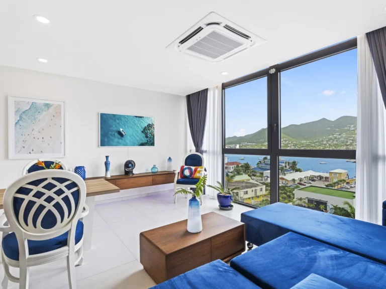 A133 – Top Floor Lagoon View
