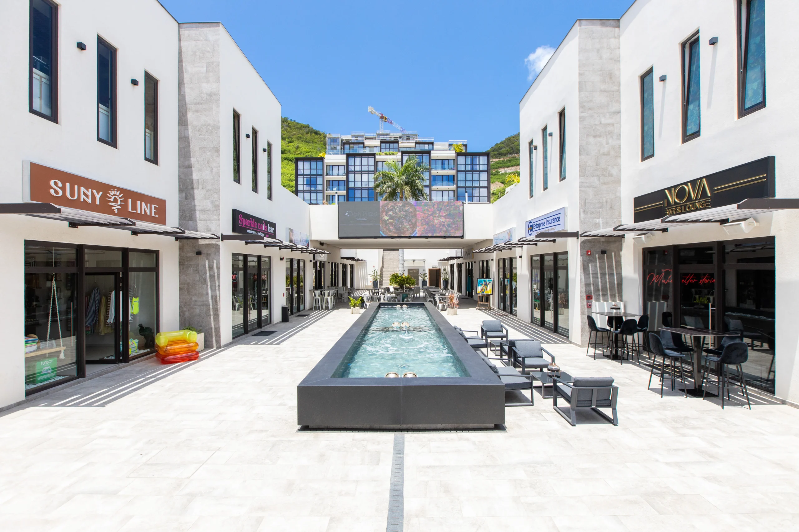5_TheHillsPlaza